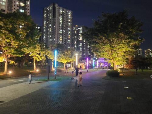 천안 불당아름드리공원 RGB 열주등